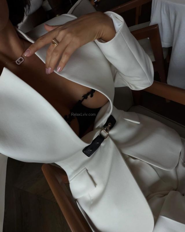 Lviv escort : Marina - photo 2